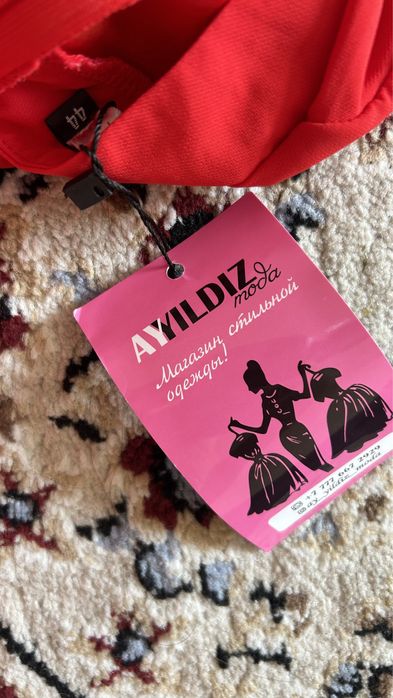 Вечернее красное новое платье