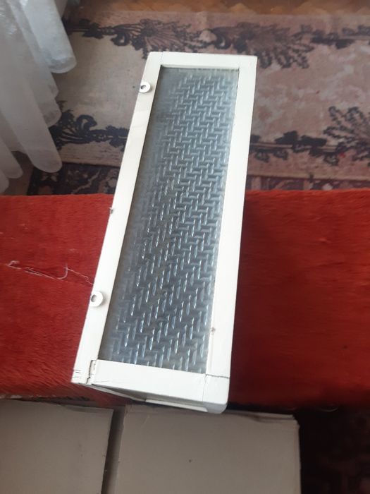 Аптечка от едно време.Става и за баня