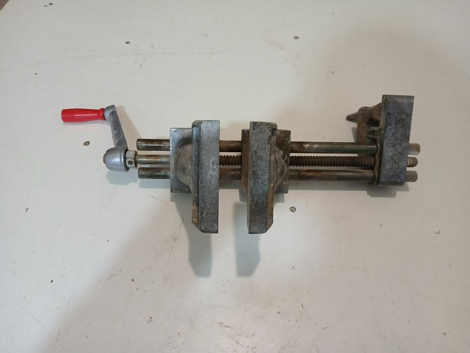 Продавам менгеме