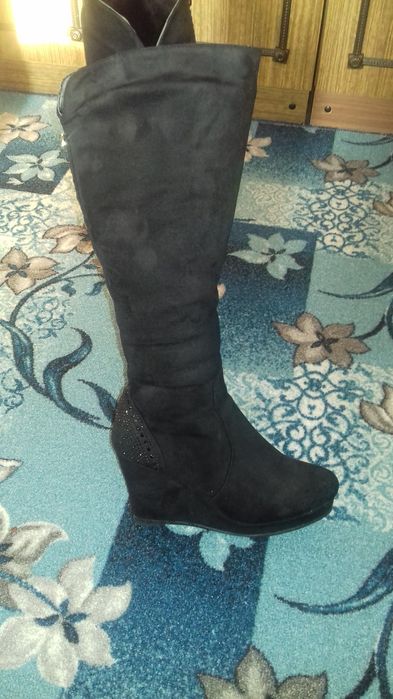 Продам зимние сапожки