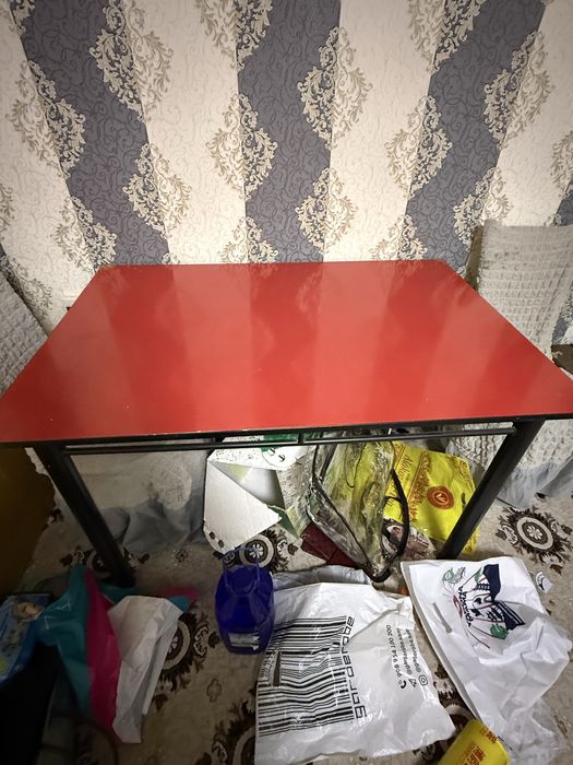 Стол и стулья для дома