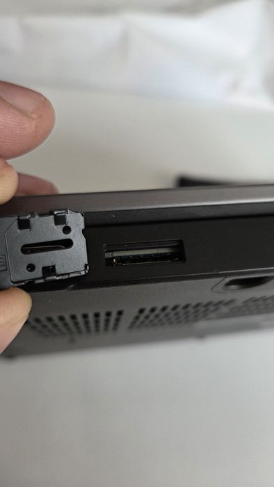 Laptop Dell Latitude E5470, cu ecran Full HD,Cpu i5 memorie 8gb DDR4, SSD M.2 256gb NVMe Tastatura iluminata și slot SIM pentru internet mobil