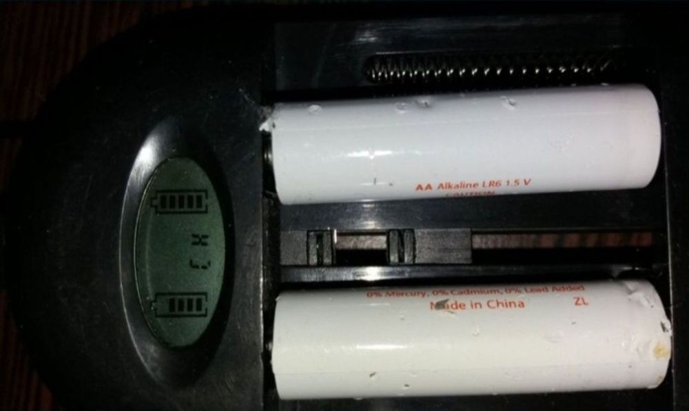 incarcator universal acumulatori si baterii