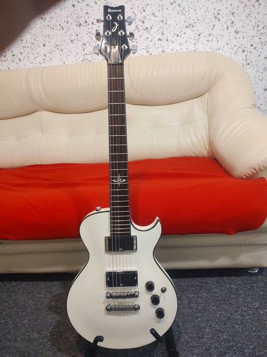 Китара Ibanez ART120WH