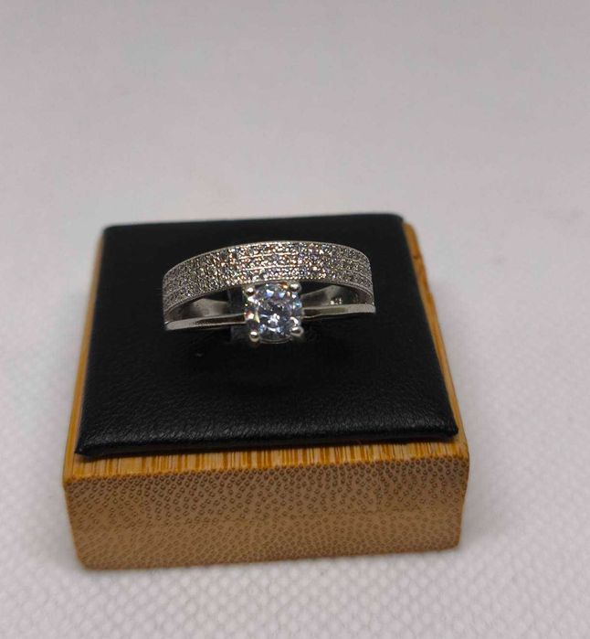 Сребърен пръстен с фианити – проба 925, нов, размер 17