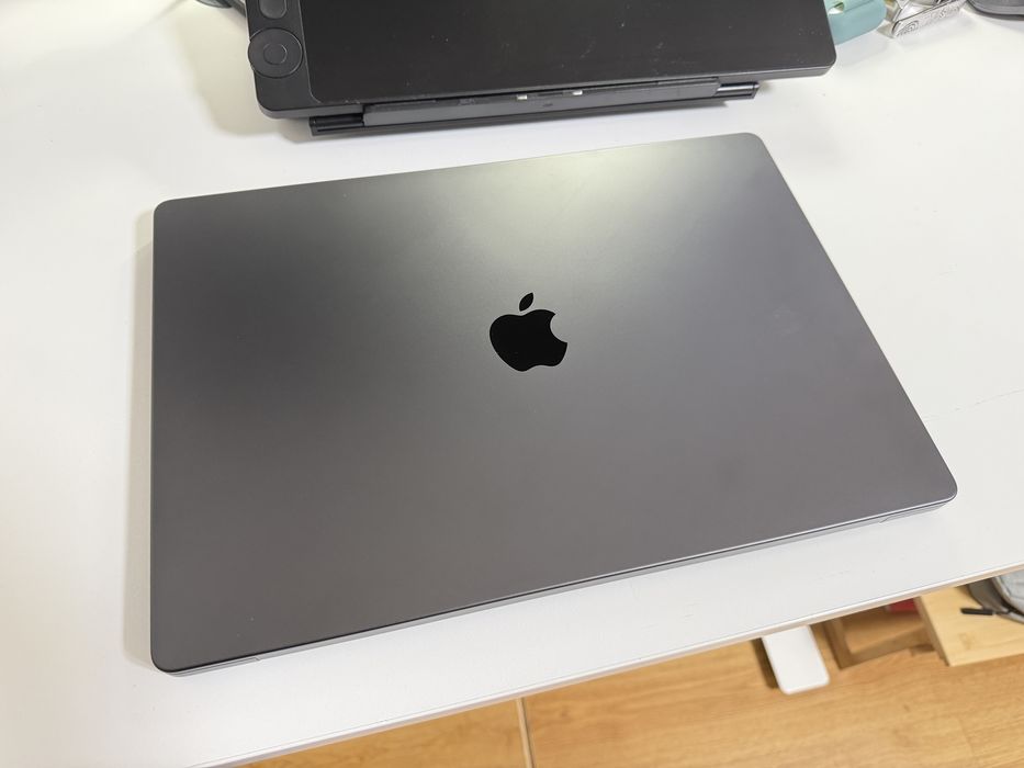 Macbook Pro 16 inch M4 Max