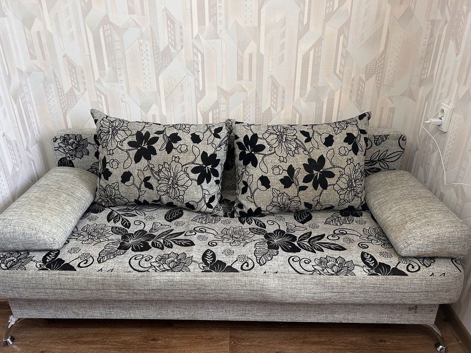 Диван двуспальный