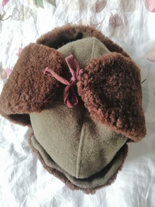 Кожени ръкавици, ушанка, вратовръзки