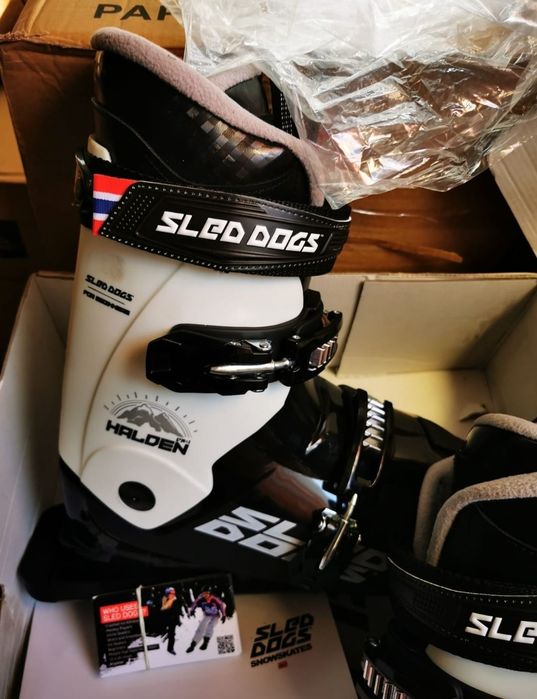 Vând Sled Dogs Halden V2 impecabili