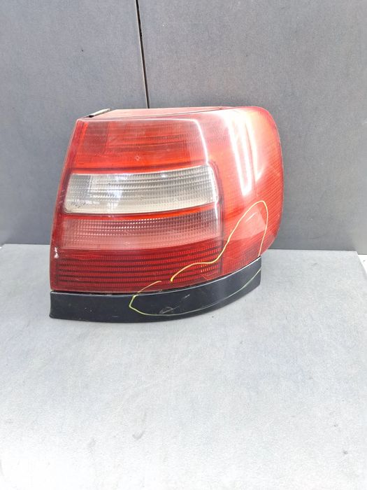 Lampa / Tripla stop dreapta pe aripa 190398 DEFECT Audi A4 1995