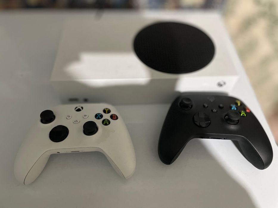 Продается Xbox series S в идеальном состоянии