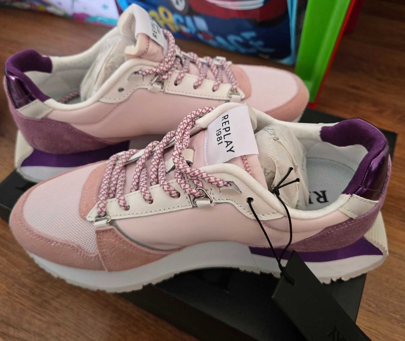 Нови дамски маратонки Replay