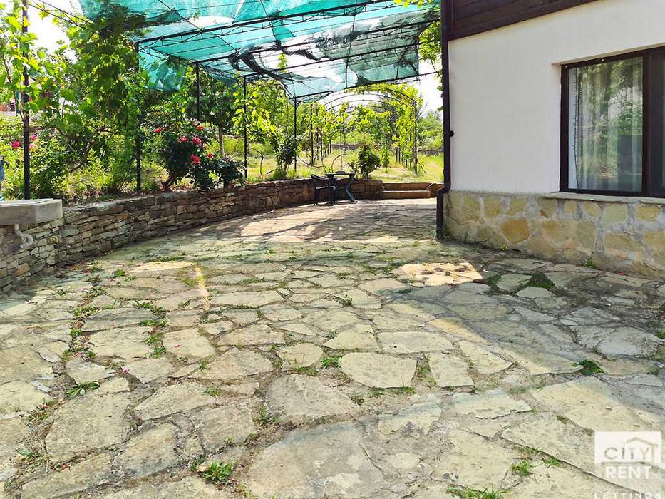 Дава се под наем Къща в с. Пушево, Област Велико Търново - 172 кв.м за 700 € - Снимка #1