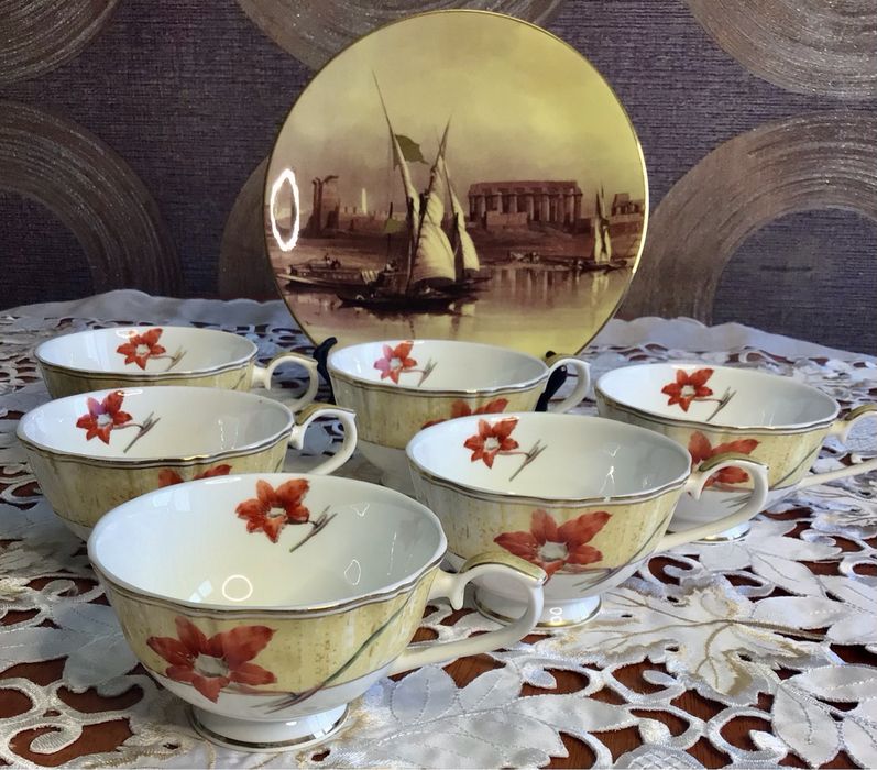 Сервизы, чайные наборы.