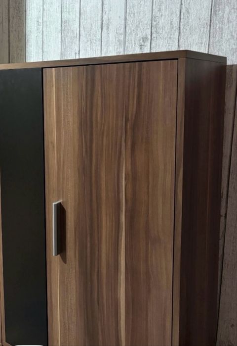 Шкаф сатылады коричневый