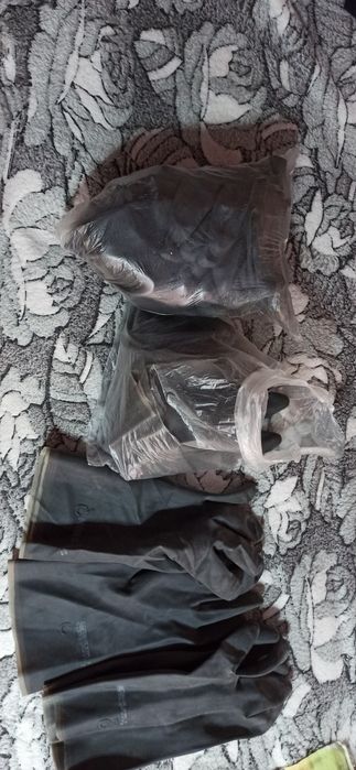 Продам перчатки резиновые.