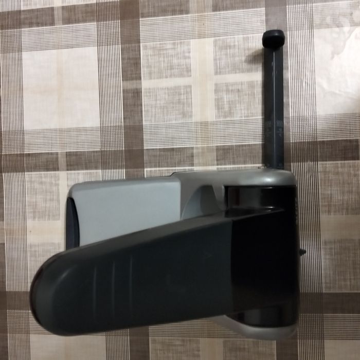 Степлер большой, дырокол большой.