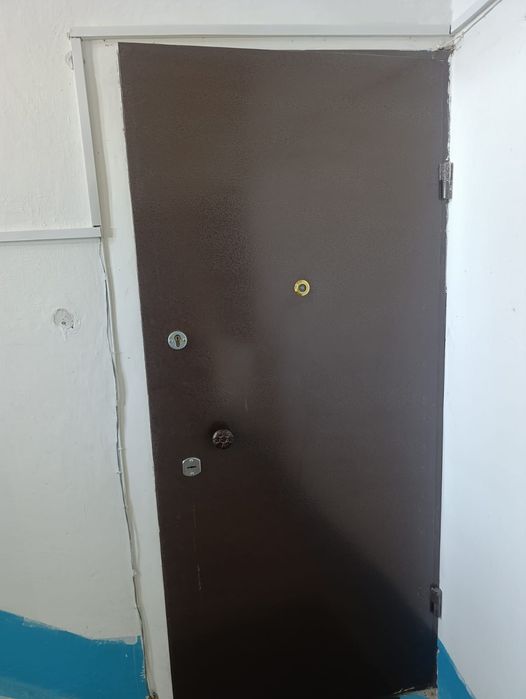 Продам железную дверь