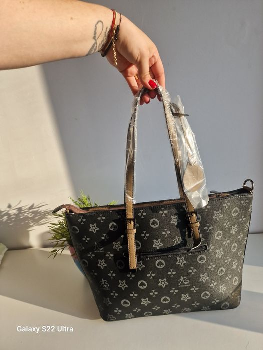 Poșete noi cu eticheta