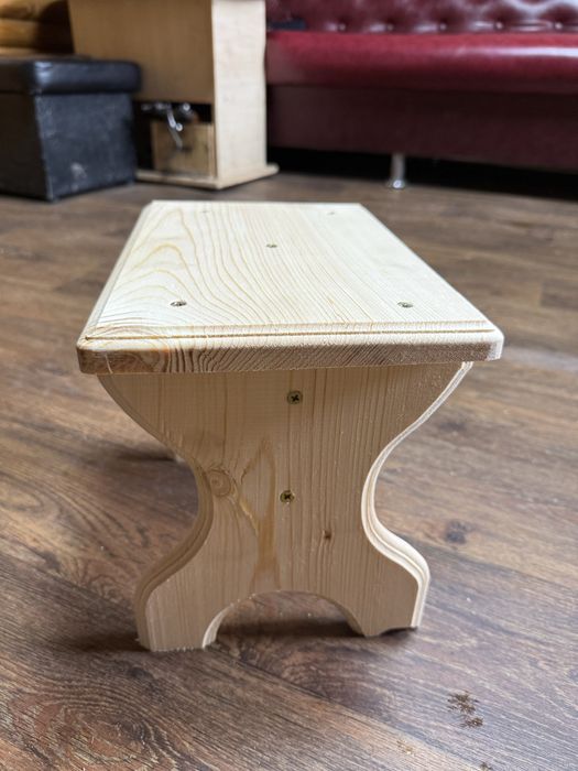 Табуретка из сосны