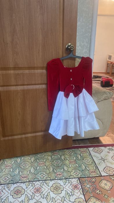 Продам платье на 6–7 лет