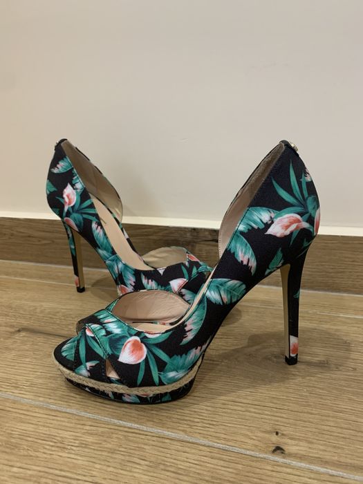 Дамски токчета на Guess