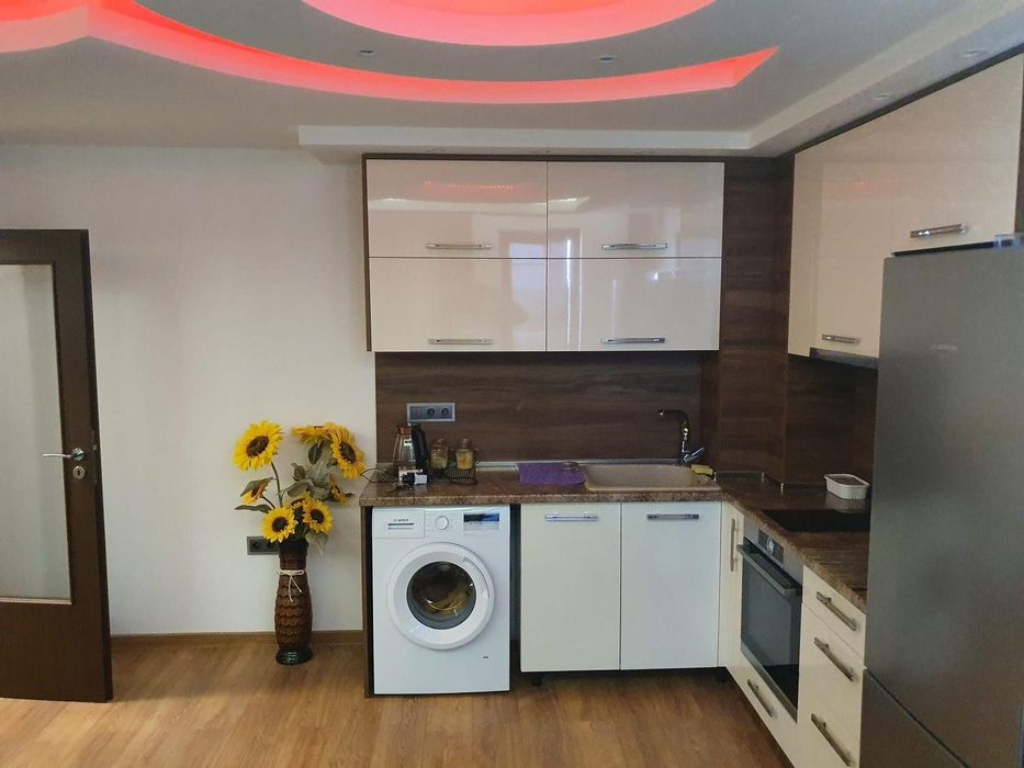 Дава се под наем Двустаен апартамент в Пловдив, Христо Смирненски - 70 кв.м за 434 € - Снимка #1