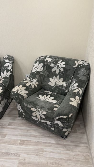 Продается диван и два кресла