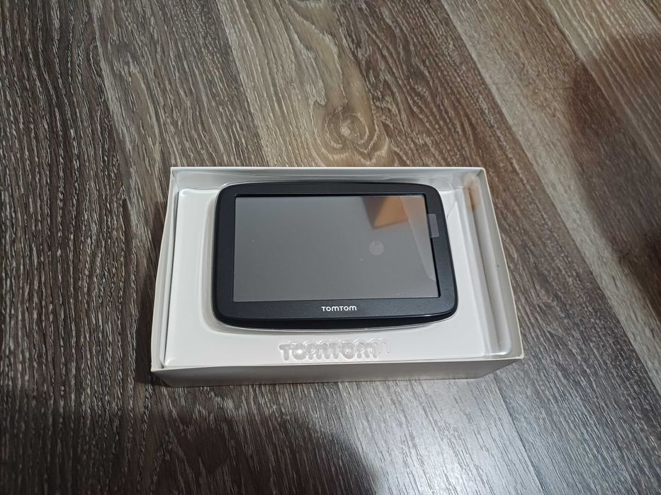 Vând Gps TomTom  Go Classic 5'' este NOU.