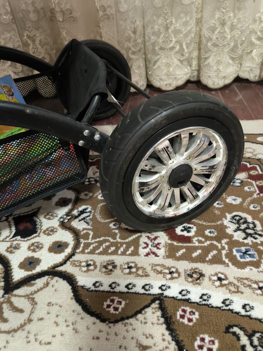 Коляска черная мощная