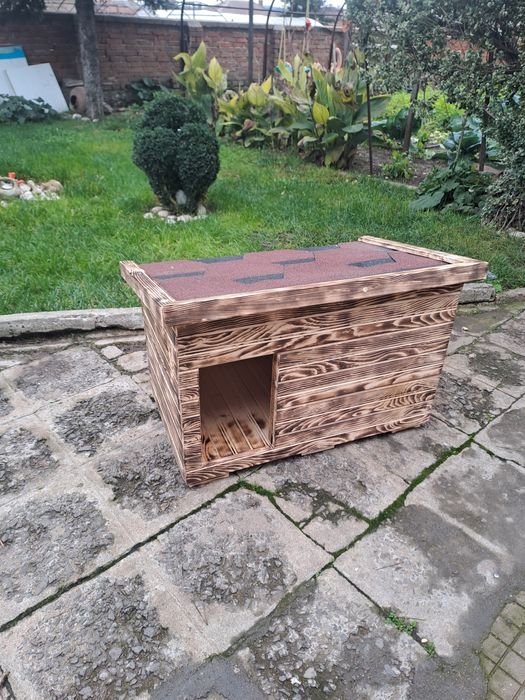 Къща за кучета...