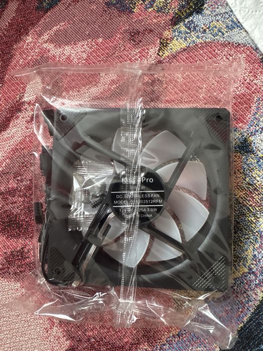 Vand 3 ventilatoare argb noi 120mm negociabil