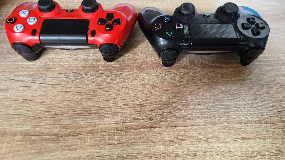 Playstation 4 1TB с 2 джойстика+5 игри подарък