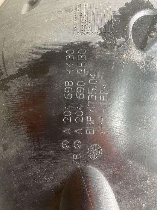 Carenaj roata / aparatoare noroi dreapta Mercedes w204 c class