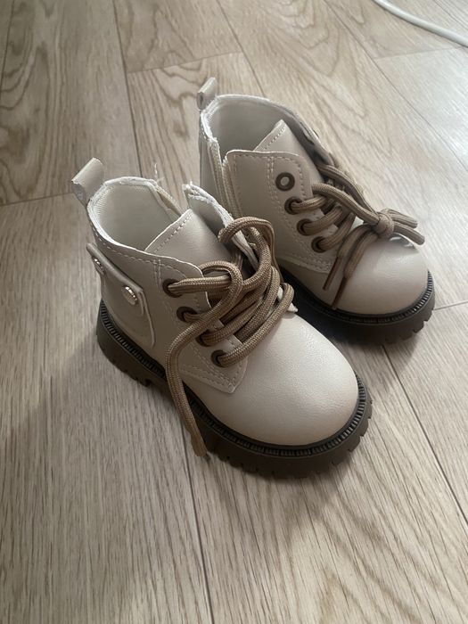 Продам детские сапоги весна