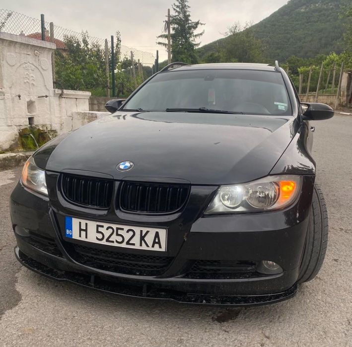 Спойлер/Нож предна броня Макстън BMW E90/E91 – черен гланц – фейслифт