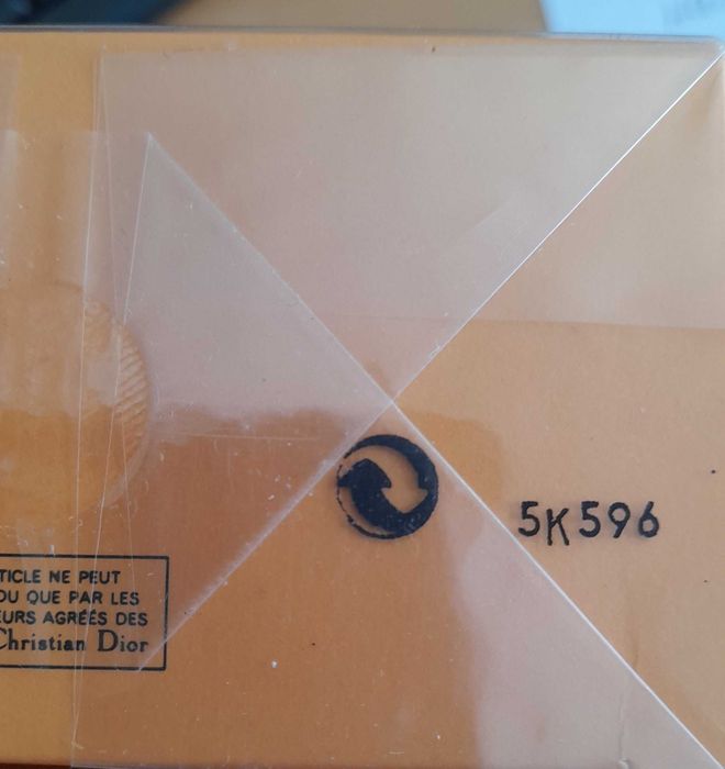 Продавам дамски парфюм дезодорант  Dune на Dior 100 мл. спрей