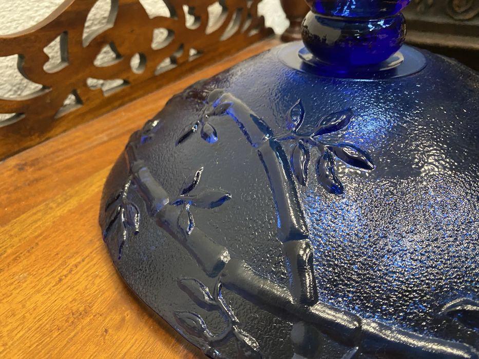 Синя стъклена купа  фруктиера на столче винтидж Чехословакия 1960 1979