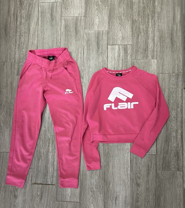 Спортни екипи и дрехи