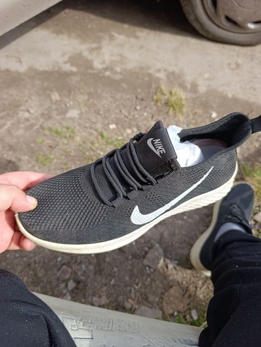 Адам кроссовок бесплатно