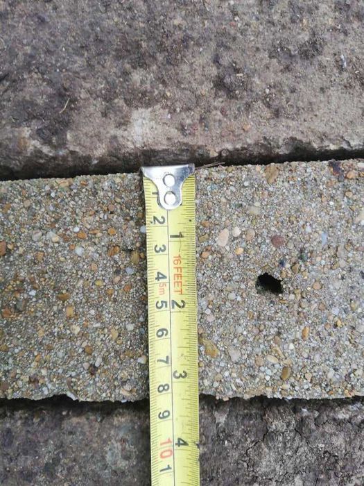 Бетонови, циментови колове и оградна мрежа