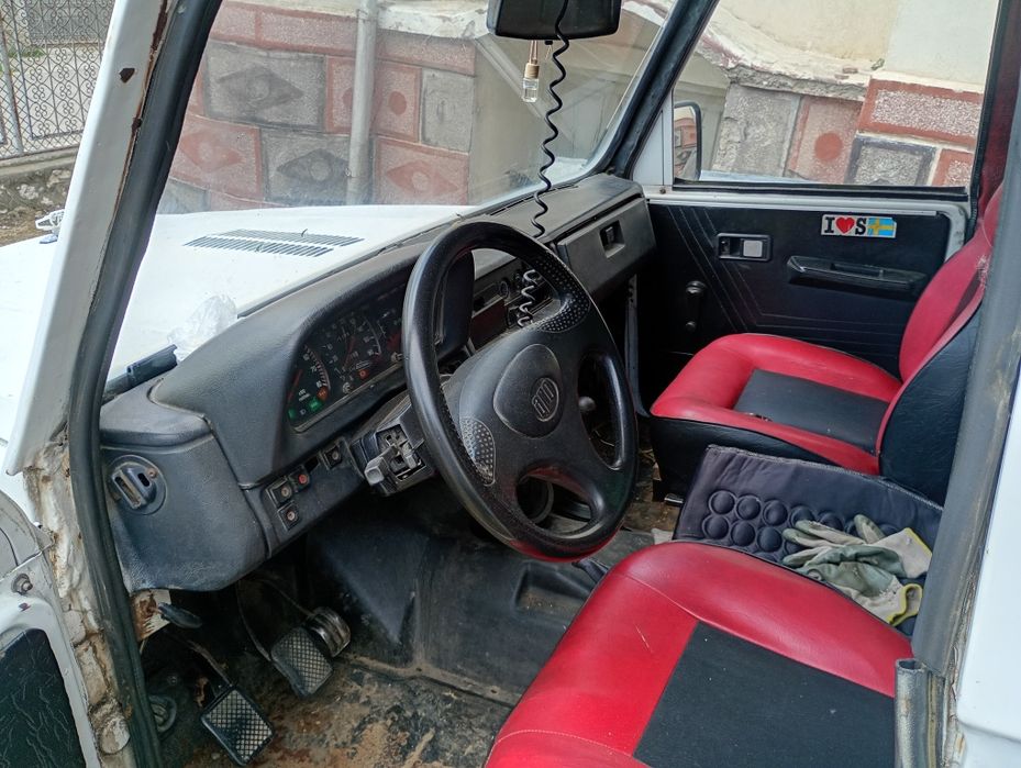 Camionetă ARO utilitară 320