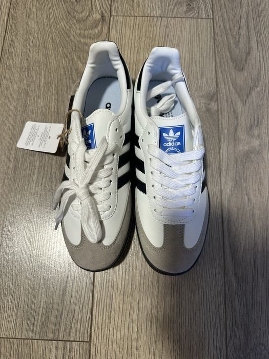 Adidas Samba noi cu eticheta