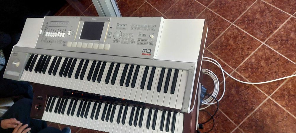 Korg pa 1000 +Kprg M3 256..