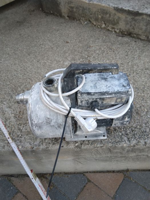 Pompa apa mașină tencuit