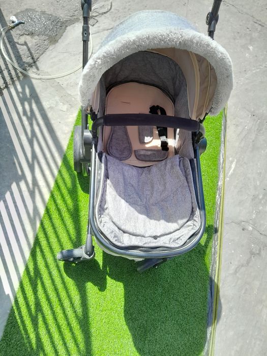 Коляска всесезонная.