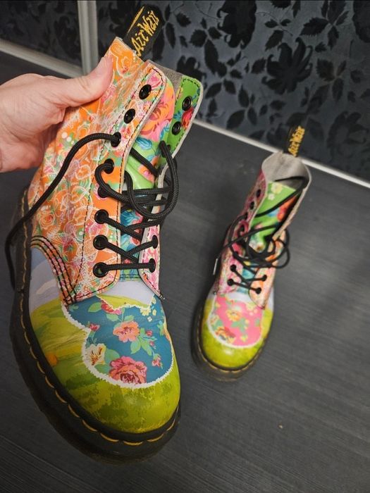 Dr. Martens ghete ediție limitata