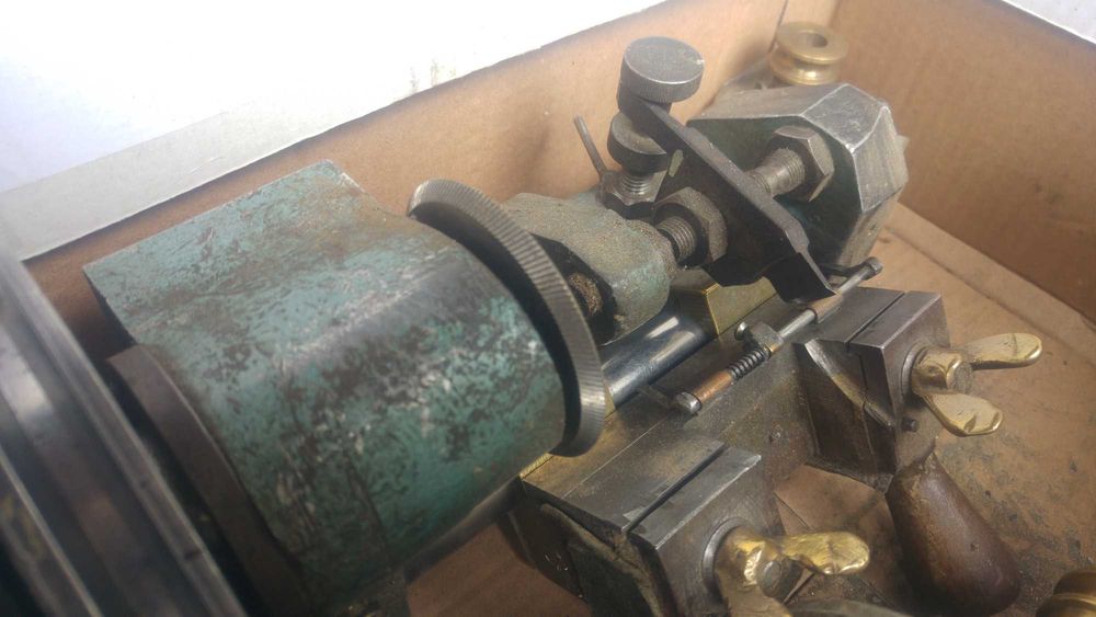 Машина за копиране на ключове, фрези и шмиргел