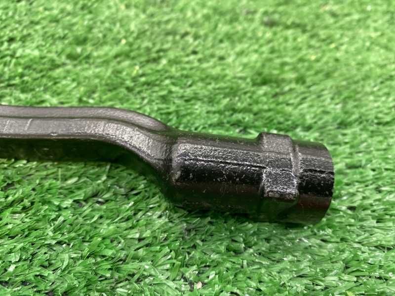 Рулевой наконечник лев.