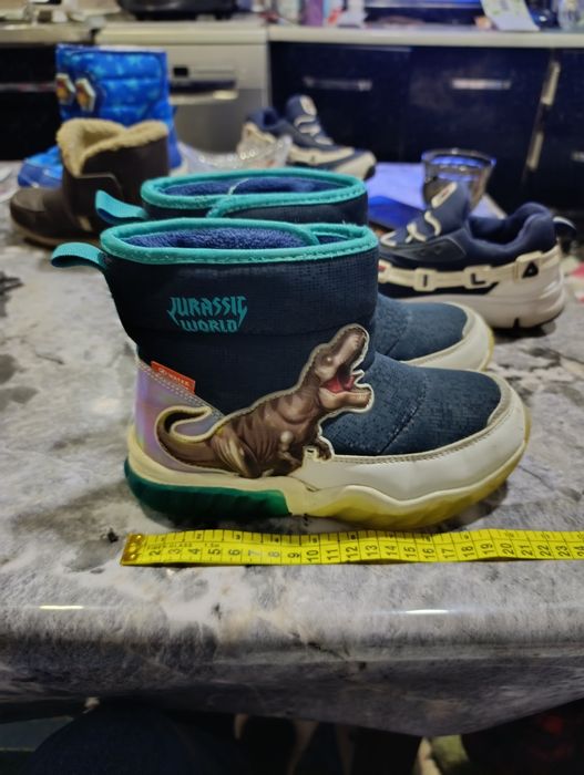 Детская обувь в хорошем состоянии привезённая из Кореи